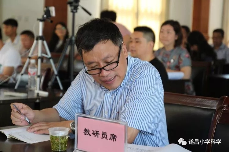 戴一仁莅临活动现场,进行精准教学工作调研指导,又分别在遂昌县小学